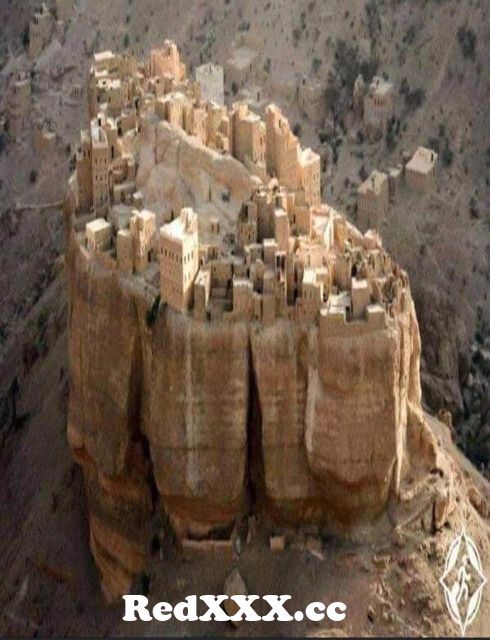 View Full Screen: a yemeni village on top of a rock in hadhramaut this village is called the village of hayd al jazal.jpg