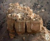 A Yemeni village on top of a rock in Hadhramaut, this village is called the village of Hayd Al-Jazal...!! from bihar village sex vi pele new xvideos